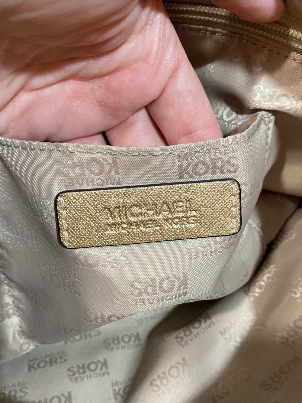 Michael Kors Susannah Women’s Large Metallic Chain-Handle Pale Gold Leather Tote - Picture 7 of 14
